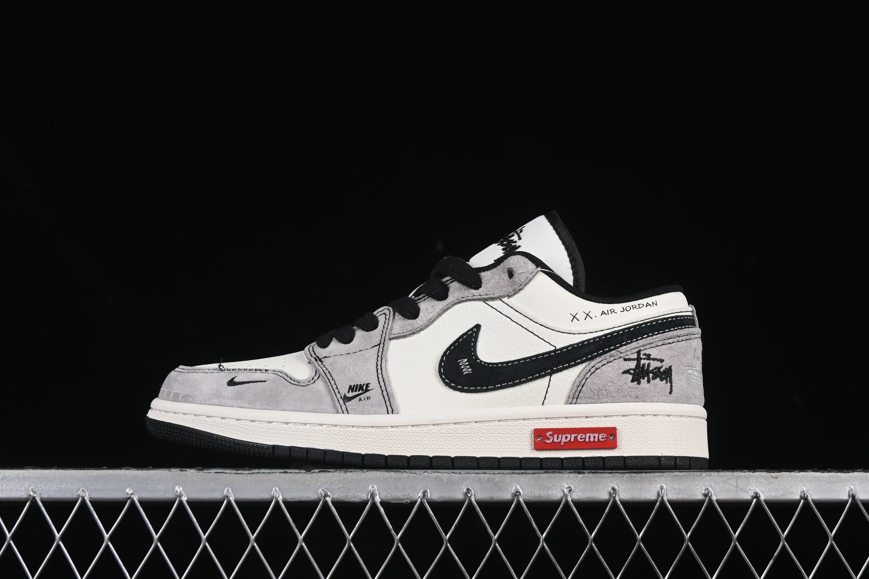 All Categories Air Jordan Jordan Series Basketball Shoes Air Jordan 1 Low High-end Customized Low-top Sneakers Air Jordan 1 Low AJ1 Joe 1 Stusi Supreme Joint Piggy Eight Black Hook High-end Customized Low-top Retro Basketball Shoes SJ9950-052